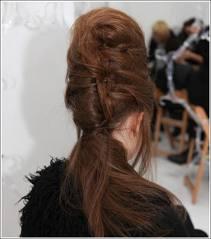 Anche in autunno... tiratevi su !  prosegue la moda dello chignon !