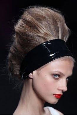 Anche in autunno... tiratevi su !  prosegue la moda dello chignon !