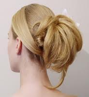 Anche in autunno... tiratevi su !  prosegue la moda dello chignon !