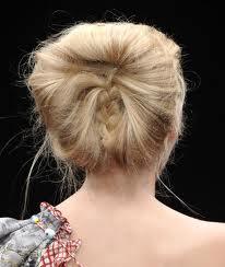 Anche in autunno... tiratevi su !  prosegue la moda dello chignon !