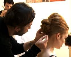 Anche in autunno... tiratevi su !  prosegue la moda dello chignon !