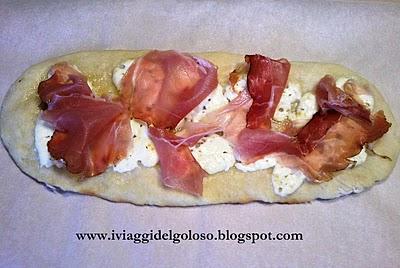 LINGUE DI PIZZA CON FORMAGGIO E SPECK