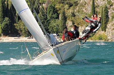 L'ITALIANO ASSO 99 APRE GLI EVENTI DELLA CENTOMIGLIA A VELA DEL LAGO DI GARDA