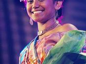 nuova Miss Fiji 2010 aiuta ripulire capitale