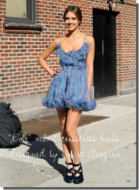 Jessica Alba: Tod's handbag, Marc Jacobs dress & Robert Clergerie heels