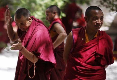 Altri due tibetani si danno fuoco per protesta nel Sichuan