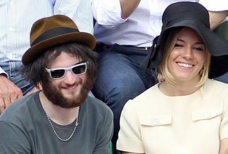 Sienna Miller e Tom Sturridge: il nuovo anno porterà un bebè?