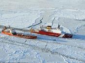 Nave russa cisterna bloccata ghiaccio