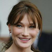 Carla Bruni, i soldi, il potere, la finta solidarietà