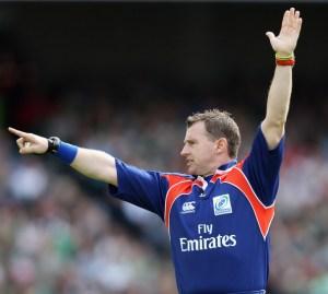 Su rugbisti e pallatonda: la lezione di Nigel Owens