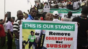 E in Nigeria per il caro benzina sciopero generale