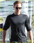 alexander-skarsgard-equinox-workout-03.jpg