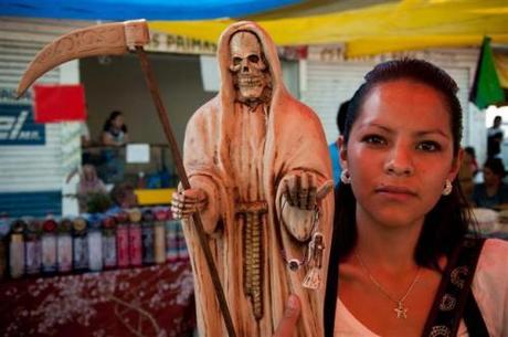 Intervista alla Santa Muerte – Video – Entrevista a la Santa Muerte