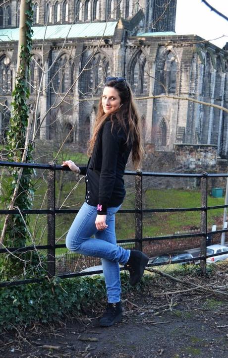 Life is simple, and the simple thing is the right thing. (O.Wilde)