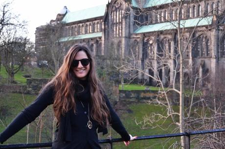 Life is simple, and the simple thing is the right thing. (O.Wilde)