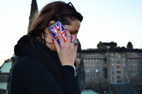 Life is simple, and the simple thing is the right thing. (O.Wilde)