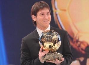 MESSI VINCE IL PALLONE D’ORO , LAVEZZI GLI MANDA I COMPLIMENTI