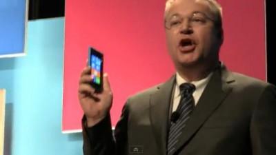 [video] Elop presenta Nokia Lumia 900