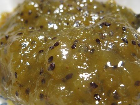 Marmellata di kiwi al pepe garofanato e...crostatina ....
