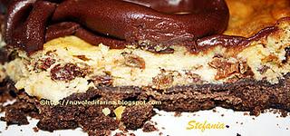 Cheesecake alla ricotta con base in semolino e decorazioni in cioccolato plastico