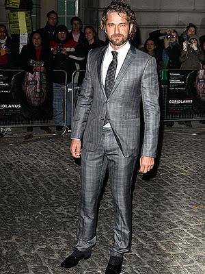 Gerard Butler cambia stylist!ti prego!