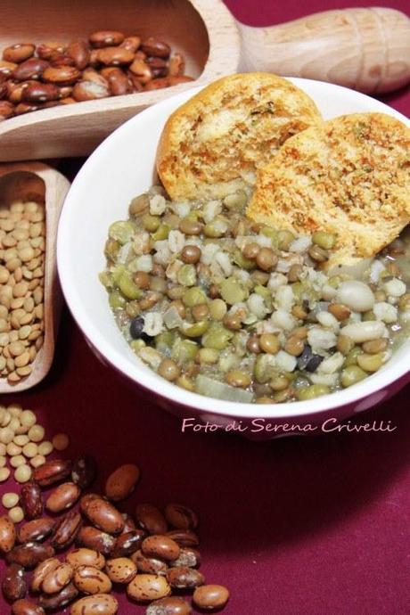 ZUPPA DI LENTICCHIE, FAGIOLI, ORZO E FARRO CON GRANA di Dolcipensieri