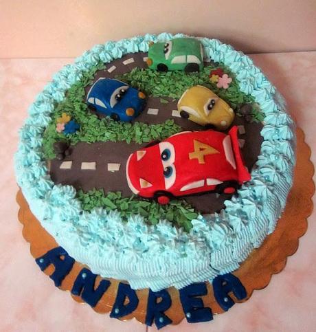Torta decorata ispirata a Cars