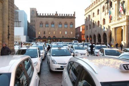 taxi bianco 450x300 Taxi: 23 Gennaio Stop in tutta Italia