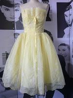 WE love VINTAGE yellow!