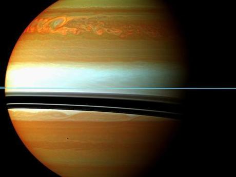 La tempesta su Saturno: altri dettagli