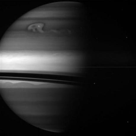 La tempesta su Saturno: altri dettagli