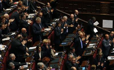 Guardate come hanno festeggiato oggi in Parlamento!