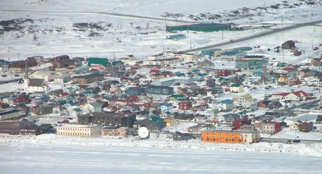 Una petroliera e un rompighiaccio in soccorso dei tremilaseicento abitanti di Nome, in Alaska, senza rifornimenti e riscaldamento a 40° sottozero