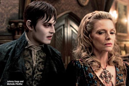 Johnny Depp e Michelle Pfieffer nella nuova immagine di Dark Shadows