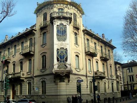 TORINO LIBERTY: CASA FENOGLIO - LA FLEUR