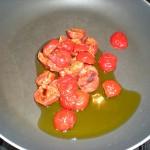 Tagliatelle appetitose con pomodorini al forno e provola