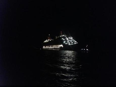 Notizia Flash: Costa Concordia in avaria. Passeggeri trasferiti su scialuppe.