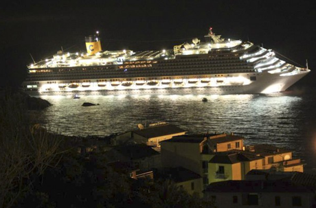 Costa Concordia, si è inclinata, 6 morti nell'incidente e dispersi (aggiornamento)