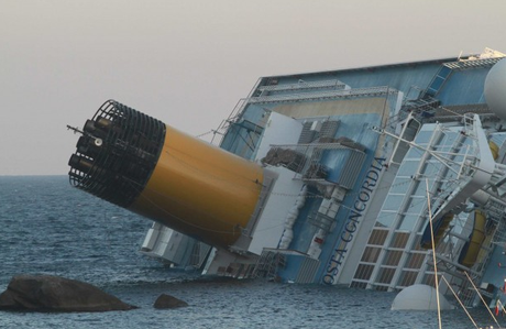 Costa Concordia, si è inclinata, 6 morti nell'incidente e dispersi (aggiornamento)