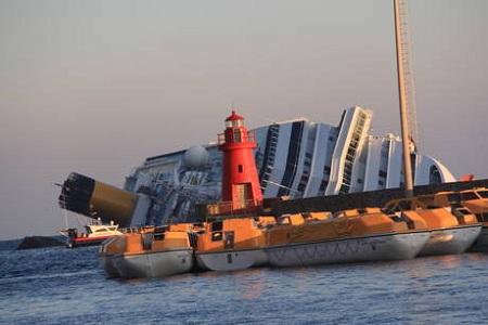 Nave naufragata al giglio 51 Nave Costa Concordia, da crociera, si incaglia all’isola del Giglio  | Foto