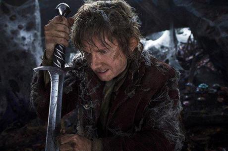 Bilbo Baggins con la sua spada nella nuova immagine di The Hobbit: Un Viaggio Inaspettato