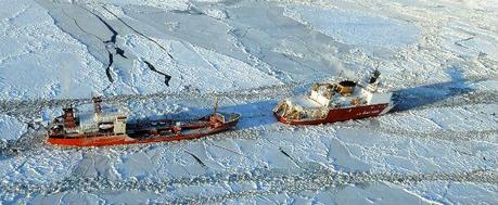 La spedizione di una petroliera russa e di un rompighiaccio americano verso l'isolata base di Nome,in Alaska  | Il Post