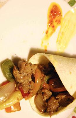 Fajitas di salsiccia e peperoni