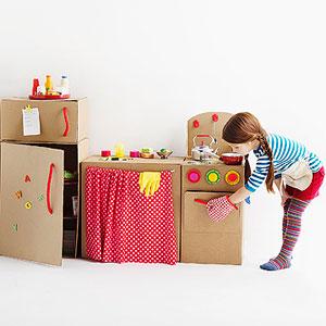 Da scatole di cartone a giocattoli per bambini