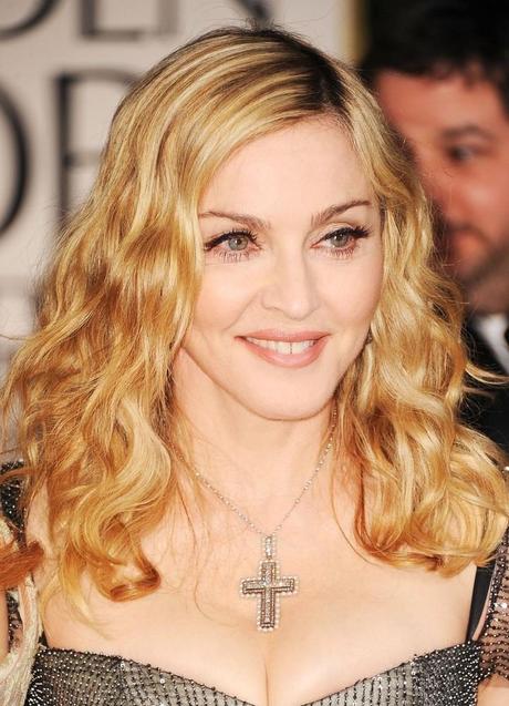 20120116-media-madonna-golden-globes-red-carpet-11