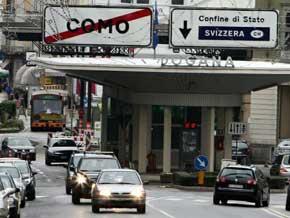 Milano: Deve pagare 168 multe. Per sfuggire punta alla Svizzera. Sequestrata auto