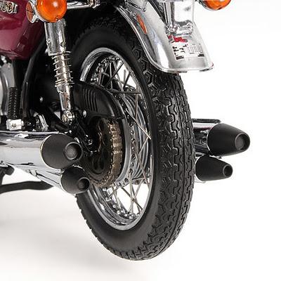 Suzuki GT 750 1972 by Minichamps