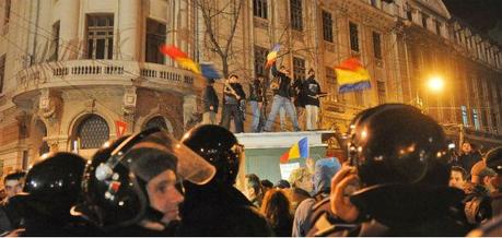ROMANIA: Ancora proteste. Tra Fmi, Basescu e la piazza chi prevarrà?
