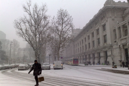 neve milano 450x300 Milano: Risveglio con   4° e fiocchi di Neve