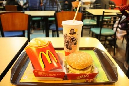 mc donald menù big mac 600x400 450x300 Mc Donalds: Trova topo nell’Hamburger “Pulisci e Servilo” [video]